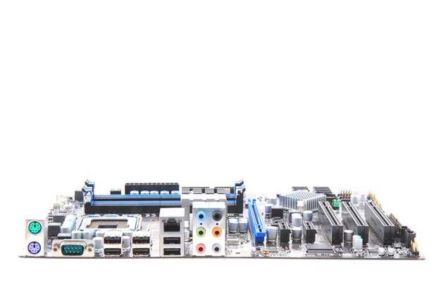 Интерфейсы для подключения устройств: PCI Express, SATA и USB-порты