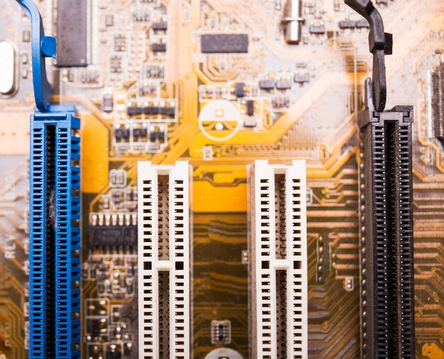 Поддержка процессоров Intel поколения Ivy Bridge и Haswell